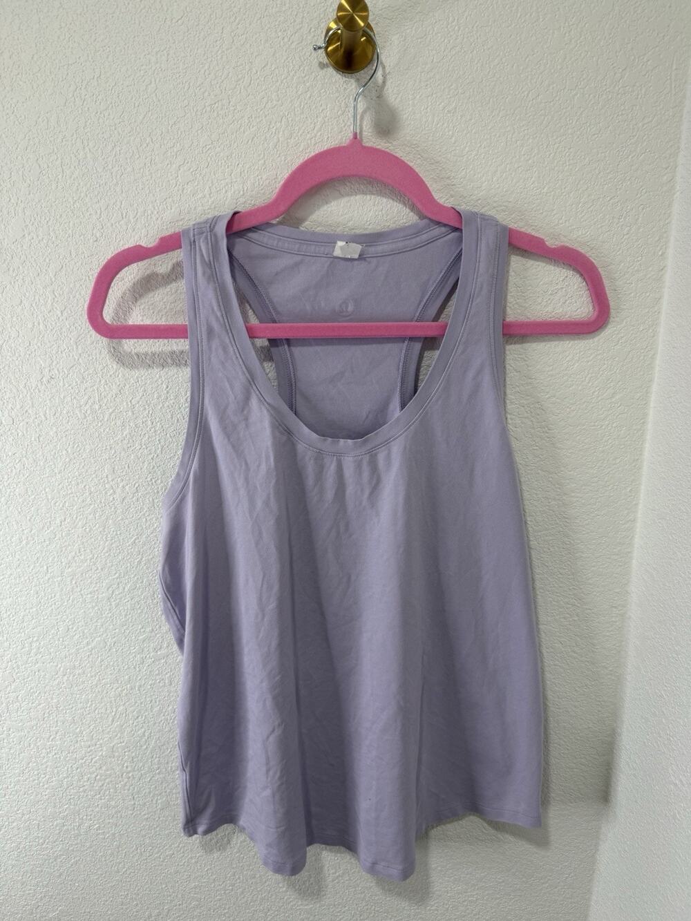 Lululemon Tank Top Womens Size 8 Lavender Racerback Scoop Neck Yoga Athletic